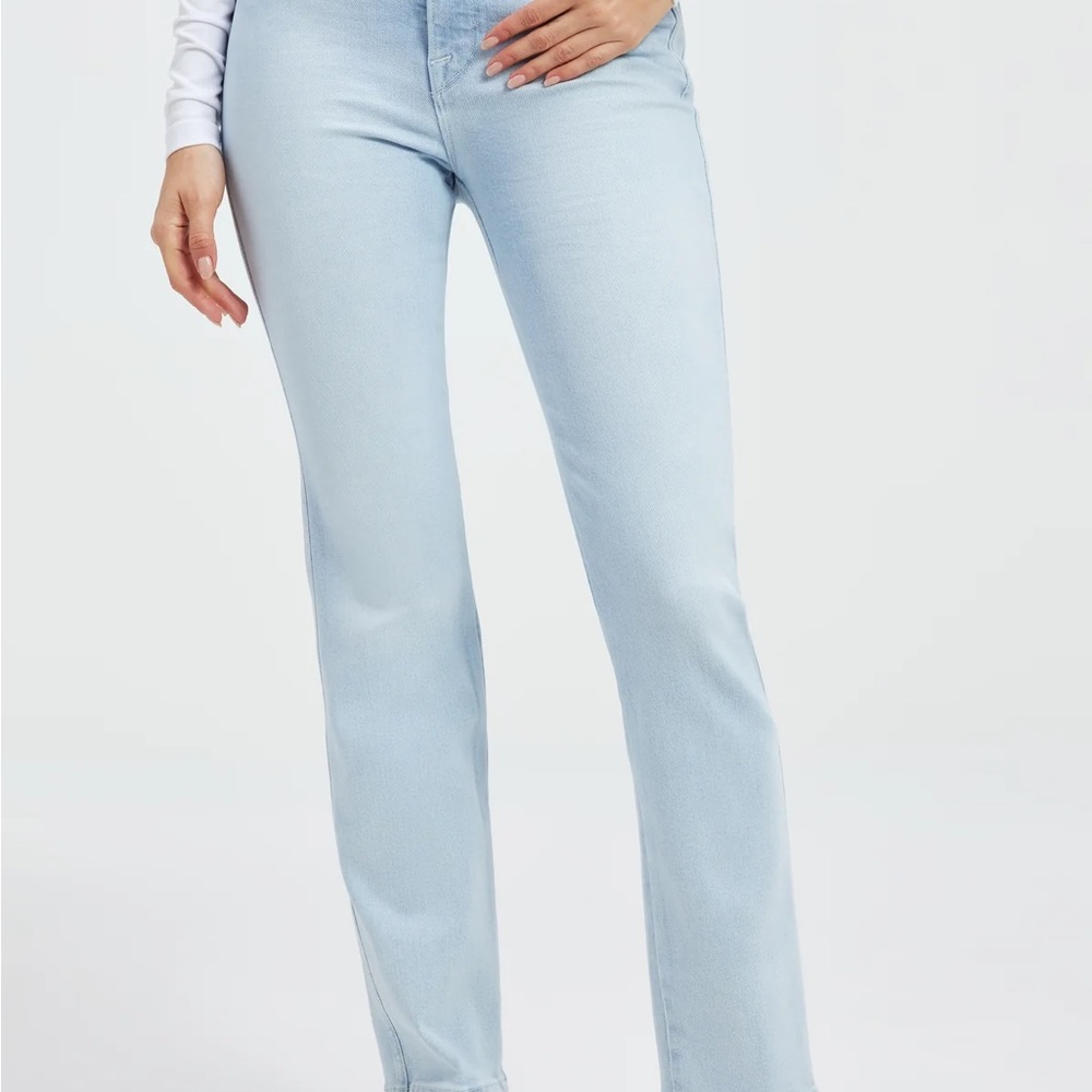 GOOD AMERICAN CURVE STRAIGHT JEANS.  Color indigo